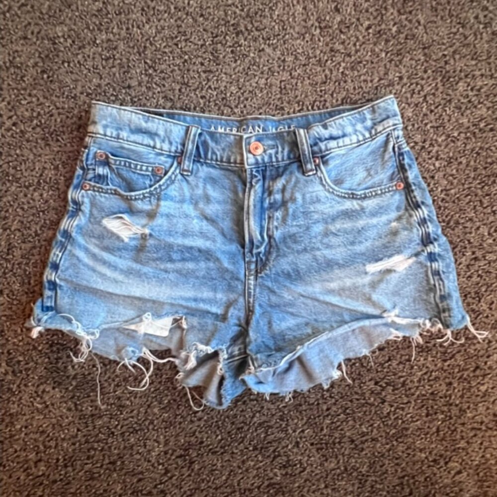 light wash american eagle denim shorts